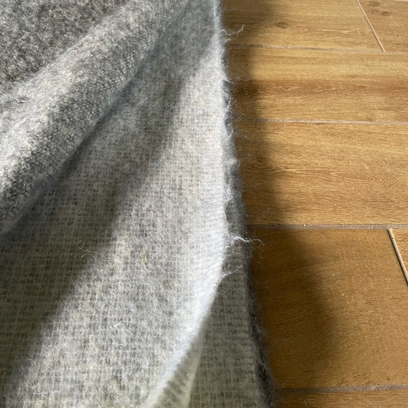 St. Albans 100% Mohair Wool Gray/Yellow/White Throw Blanket - Picture 5 of 11